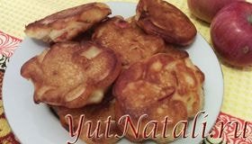 Пышные оладьи на кефире с яблоками.