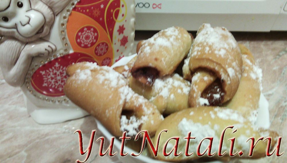 Вкусные готовые сладкие пальчики с повидлом.
